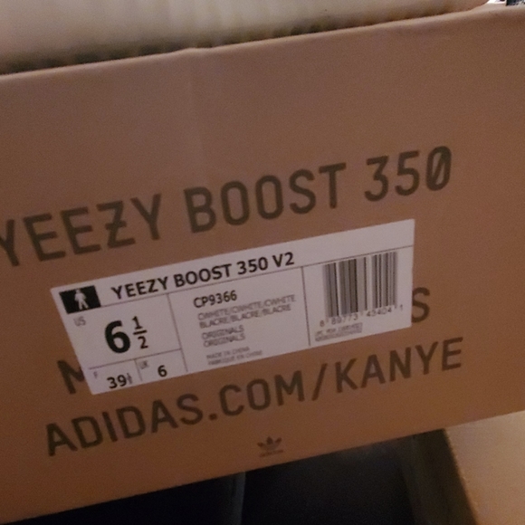🚫🚫⚠️SOLD⚠️🚫🚫Yeezy - Picture 3 of 4